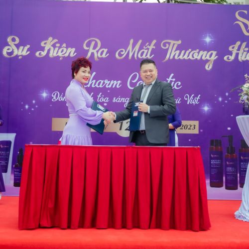 Vimac chúc mừng lễ ra mắt thương hiệu mỹ phẩm Scharm Cosmetic