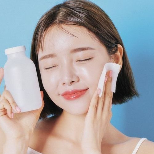 Thứ tự các bước skincare? Nên dùng Serum hay kem dưỡng ẩm trước?